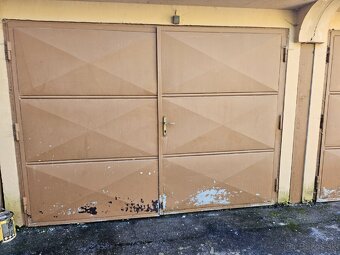 Garážová dvojkrídlová brána – oceľová, pevná konštrukcia - 2