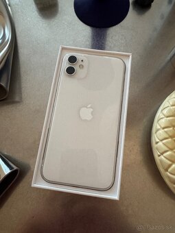 Apple iPhone 11 64GB - 2