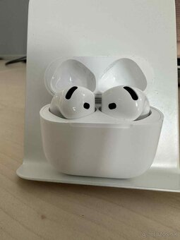 Predám Airpods 4 - 2