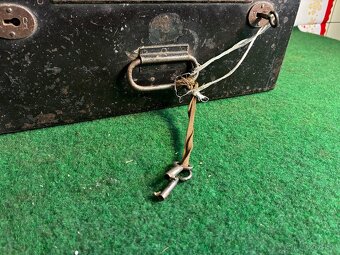 Starožitný kovový trezor - 2