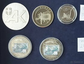 Zbierka medailí a VÝROČNÉ dvojeurových mincí + žetóny - 2
