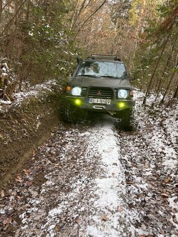 Mitsubushi pajero 2 2.5 73kw - 2
