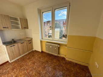 Ponúkam na predaj 2 izbový byt v centre mesta na 3.poschodí - 2