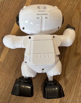 Tancujuci robot Beats - 2