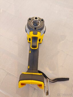 Dewalt rázovy uťahovak - 2