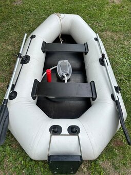 Čln Kolibri K-240T šedý+Lodný elektromotor RHINO COBOLD VX-1 - 2