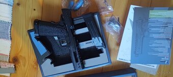 Hi-capa vorks s polovičnym záverom. - 2