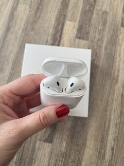 Apple AirPods 2. generácie - 2