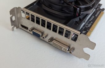 GTX 550Ti 2GB - 2
