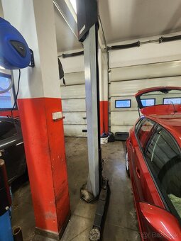 Predám dvojstlpovy zdvihak Herrmann - 2