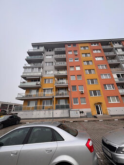 SENEC - NA PREDAJ 2 izbový byt s vlastným parkovaním, pri St - 2