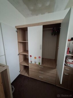 Šatnikova skrina - 2