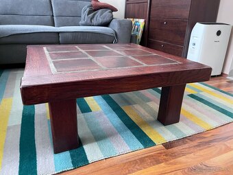 Robustny konferencny stol hnedy z dreva a kameniny - 2