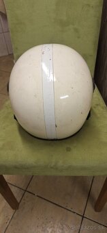 Policajná prilba casida. - 2