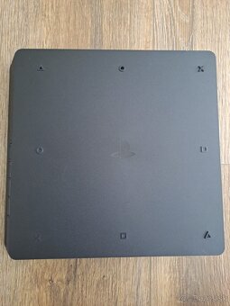 Playstation 4 slim - 2
