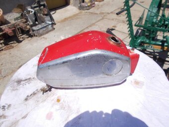 nádrže na motocykel - 2