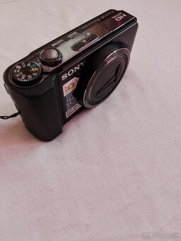 Sony Cyber-Shot DSC-HX9V - 2