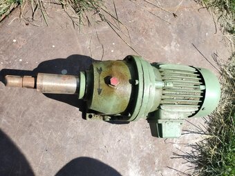 Elektromotor s prevodovkou - 2