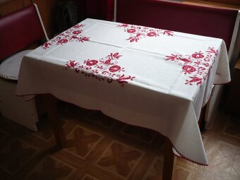 vyšívané obrusy - 2