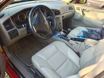 Volvo V70 D5, manuál - 2