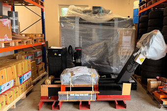 Skladové 3osé centrum HURCO VMX24Di - 15tis otáček - 2