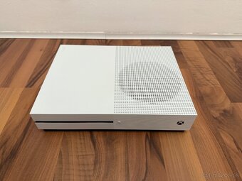 Xbox One S 1tb, 2x ovladac - 2