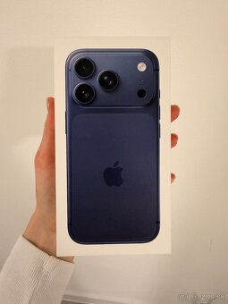 iPhone 17 pro 256GB modrý - 2