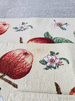 Prestieranie pod taniere jabĺčka - 2