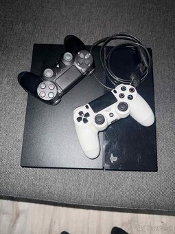 Predám PlayStation 4 - 2