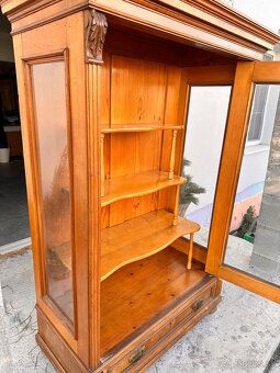 Vitrina historizmus - 2