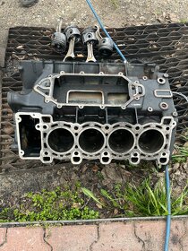 Blok motora BMW M67 + 4ks ojnice s piestami - 2