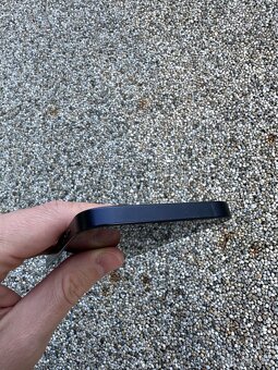 iPhone 12 - baterie 100% - 2