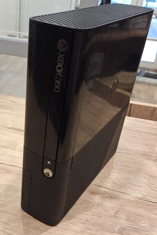 Xbox 360 E 220GB - 2