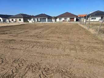 Stavebný pozemok 741 m², Vrádište s IS - 2