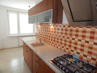 SPEKTRUM REALITY- Na Predaj 4-izbový veľkometrážny byt, 82 m - 2