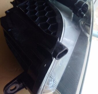 pravy svetlo xenon bi-xenon skoda superb 2 II lift - 2