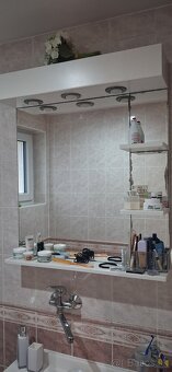 Predaj kúpeľňovej skrinky a zrkadlá s poličkami - 2