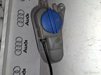 Nadrzka na vodu Audi A4 B8 - 2