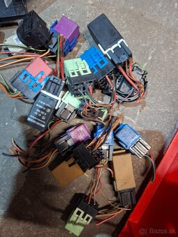 Tlačítka, vypínače, relatka bmw - 2