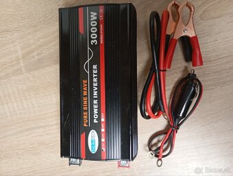 Menič napätia 12V/230V - 2