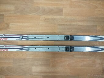 Predám bežkový set:SALOMON 174cm,šupiny,topánky.SNS. - 2