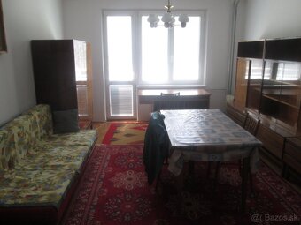 Prenajom izby s balkonom v 3. izbovom byte - 2