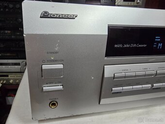 Pioneer VSX-D511 receiver - 2