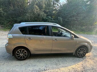 Toyota Corolla Verso 2.2 D-4D - 2