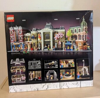 LEGO Icons 10326 - 2