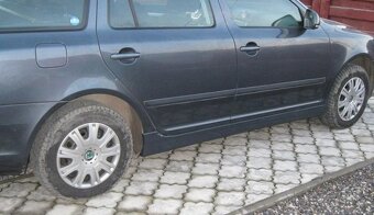 ŠKODA OCTAVIA 2 kryty prahov plastové - 2