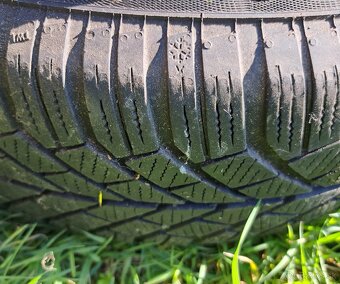 Predám zimné gumy Continental 195/65R15 s diskami - 2