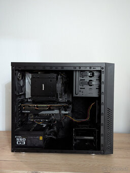 Intel i5 8600K+ RX 6700 XT 12GB + 32GB RAM + 500gb - 2
