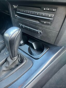 BMW E9x - Držiak nápojov - 2