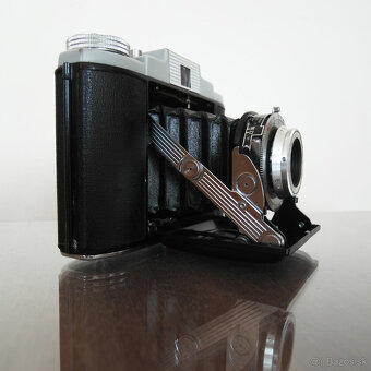 Starý fotoaparát Kodak 66 - 2